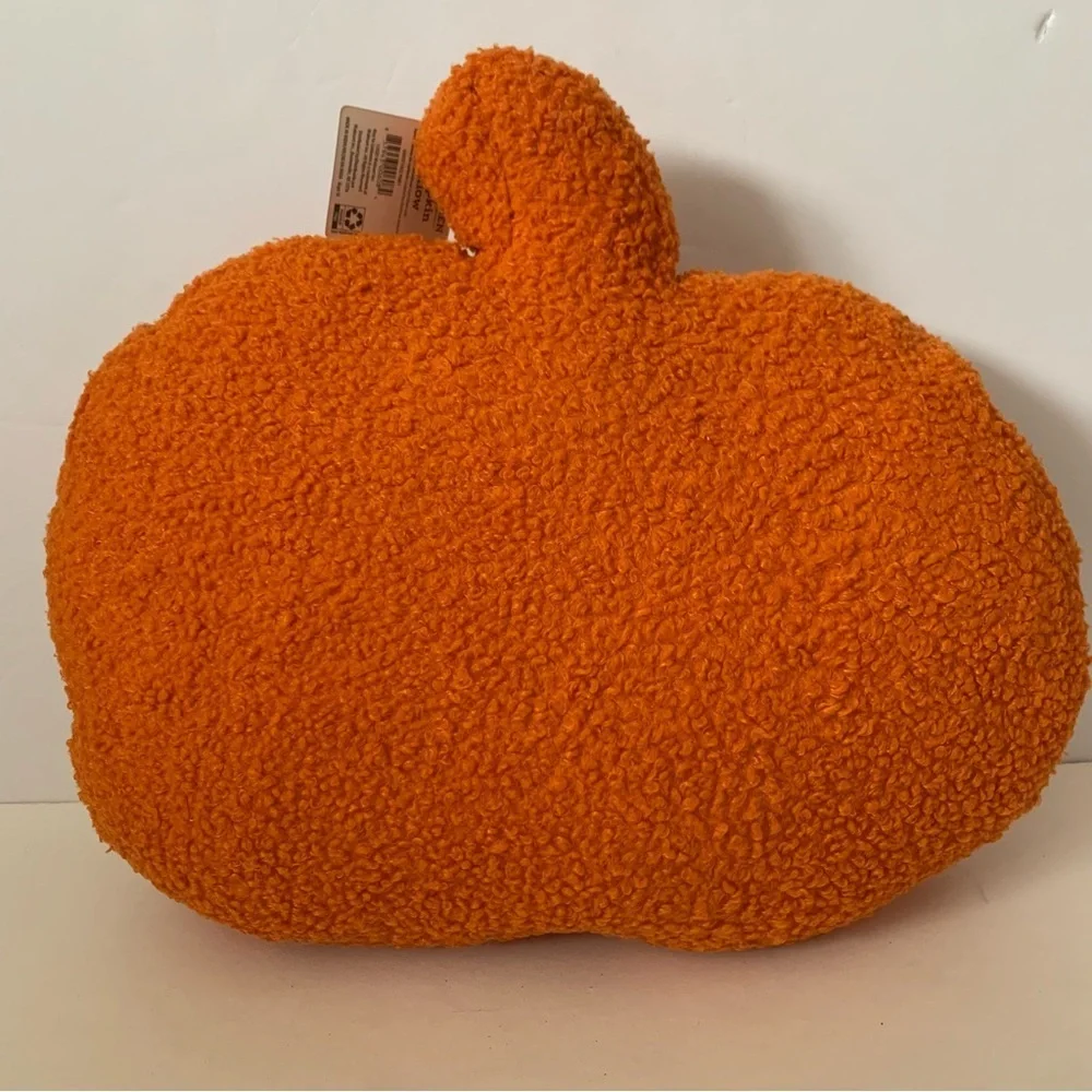 NWT. WAY TO CELEBRATE Pumpkin Jack-O-Lantern Sequin Face Pillow